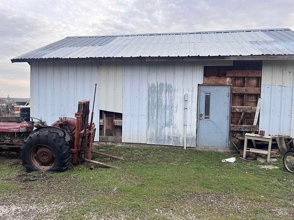 1st image of 3967 Sand Hollow Rd