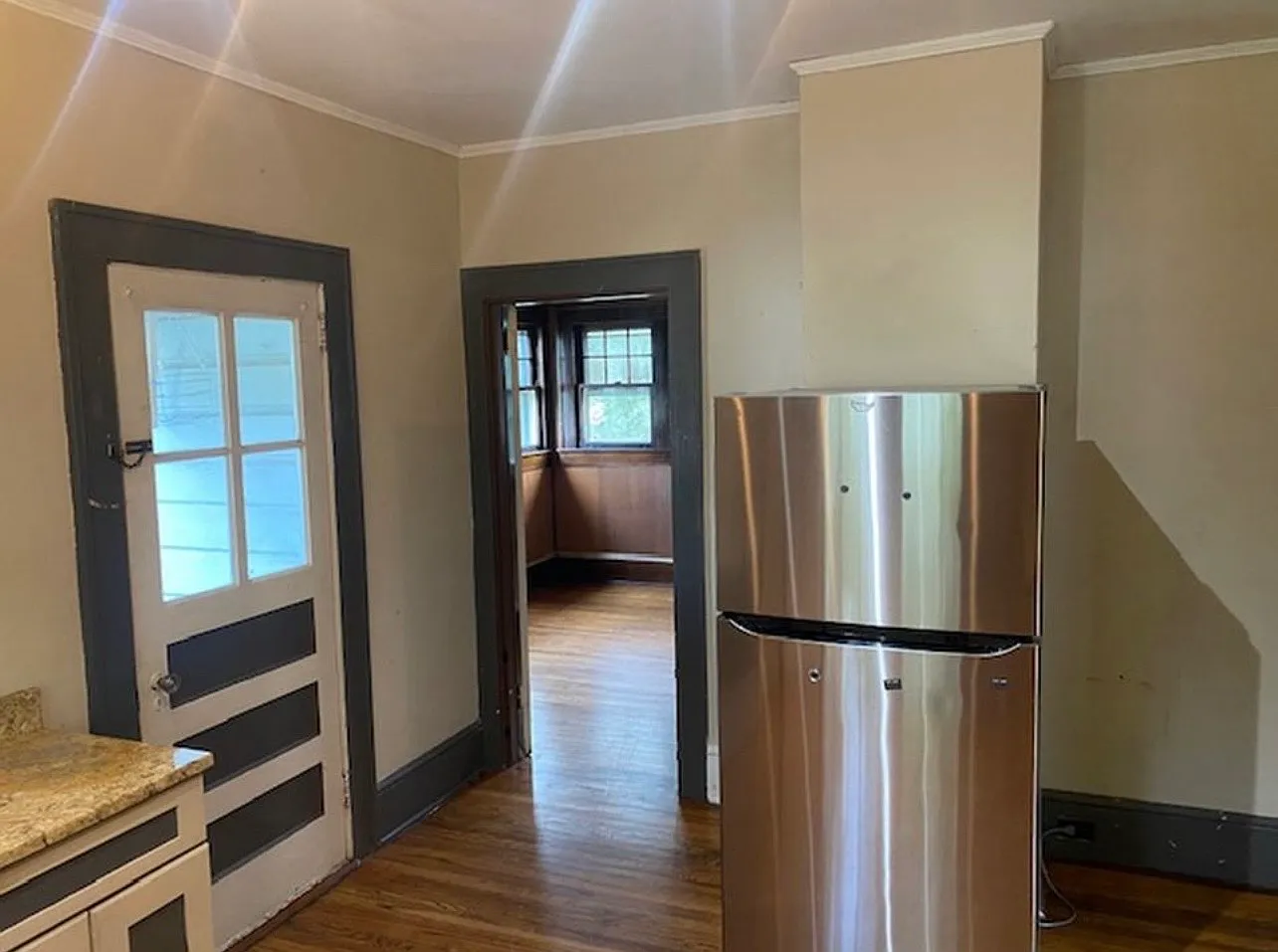 3 bed, $960 — Photo 2