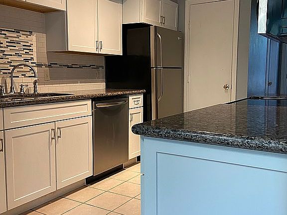 3rd image of 1325 Canyon Creek Cir