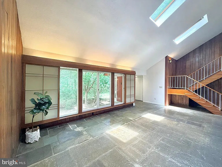 6819 Selkirk Dr — Photo 45