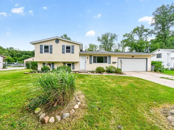 51444 Kenilworth Rd, South Bend, IN 46637