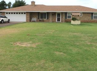 200 E Country Club Rd, Chickasha, OK 73018