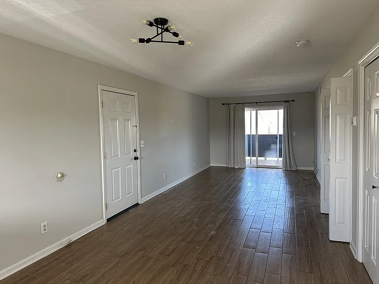 951 Pine Valley Dr — Photo 6