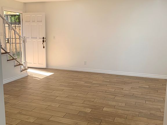 4th image of 9526 Wilmington Ave