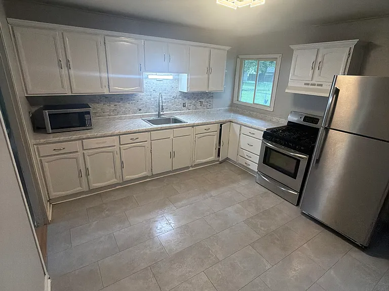 2571 E Melbrook Dr — Photo 2