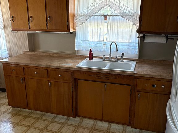 3rd image of 7514 S Oak Dr