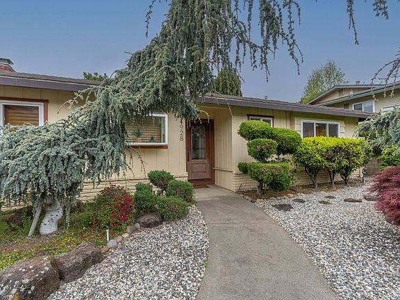 4th image of 4928 Beacon Hill Dr