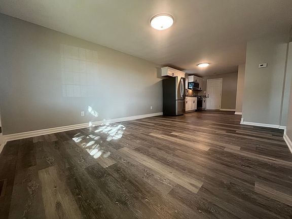 3rd image of 407 1/2 Iowa Ave
