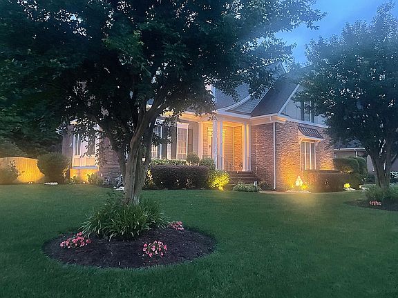 3rd image of 903 Rockglen Ct
