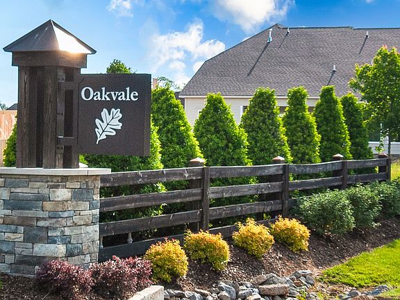 3rd image of 591 Oakvale Ln