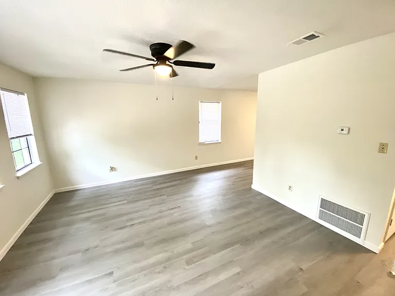 1504 Heard Ave #D — Photo 4