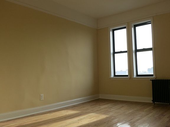 3rd image of 521 W 185th St APT 5B