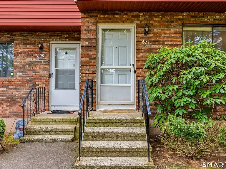 631 Churchill Dr #631 — Photo 2