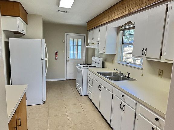 4th image of 112 Woodland Cir