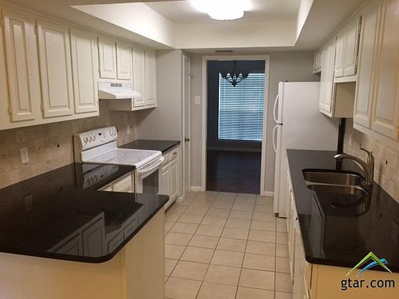 3rd image of 6123 Huntington Dr