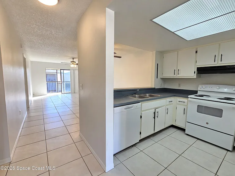 1037 Ellen Ct #1037 — Photo 3