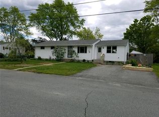 36 Hoyt St, Warwick, RI 02886