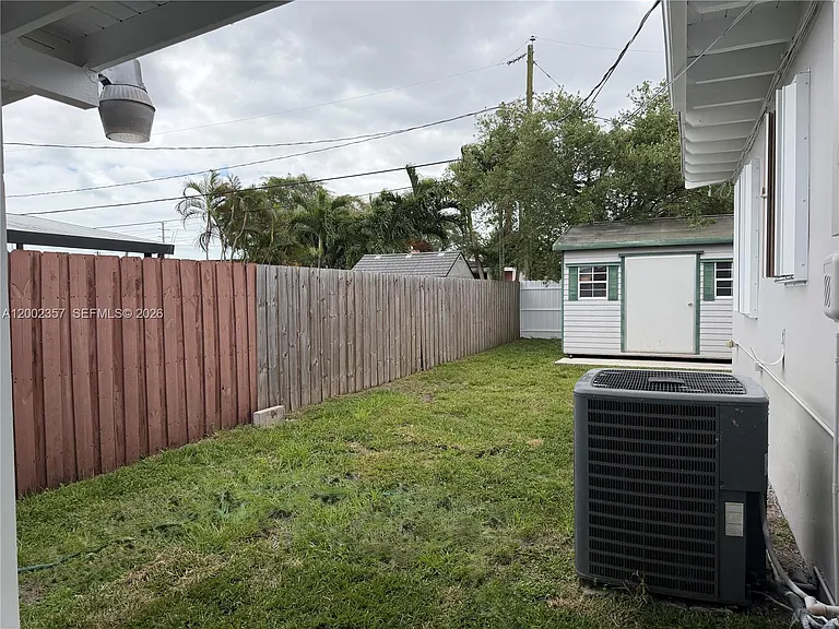 251 SW 69th Ave — Photo 20