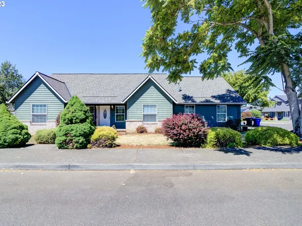 800 Bronco Ave, Molalla, OR 97038