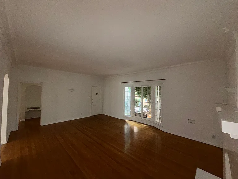 352 S Cloverdale Ave #352 — Photo 2