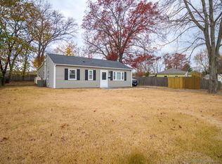 35 Walnut Cir, Windsor Locks, CT 06096