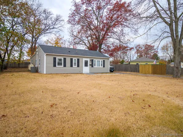 35 Walnut Circle, Windsor Locks, CT 06096