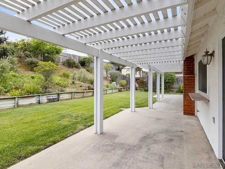 Shadow Hills Ct — Photo 10