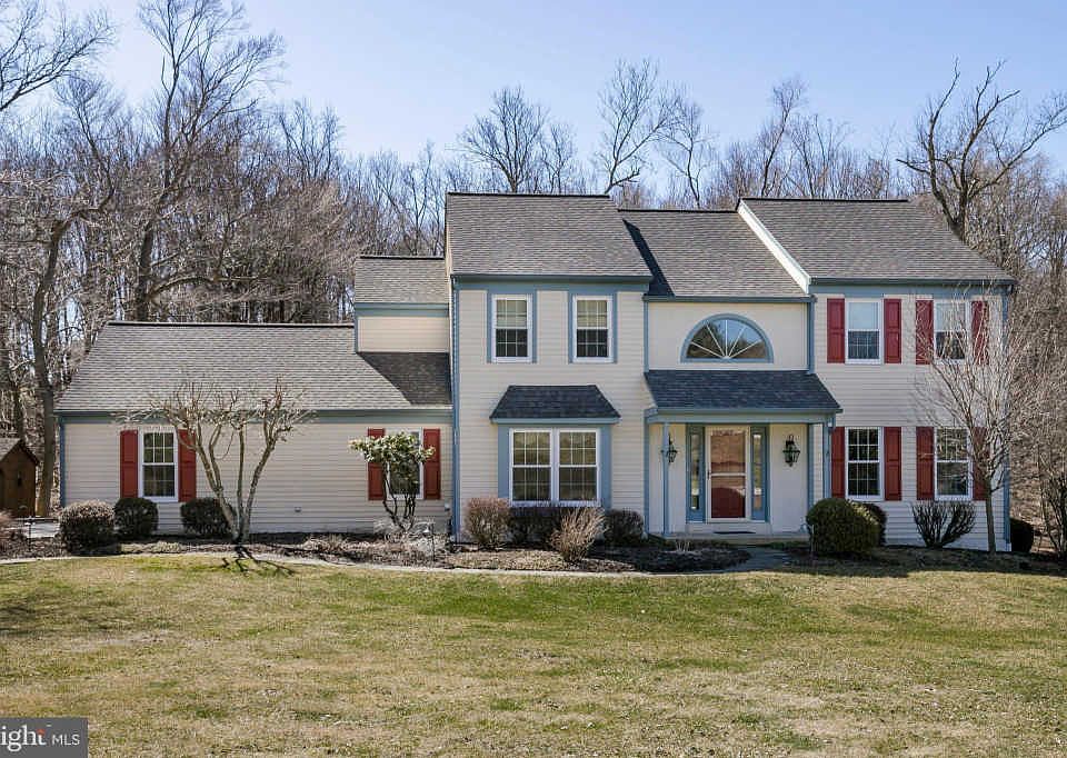 1st image of 206 Claremont Ln