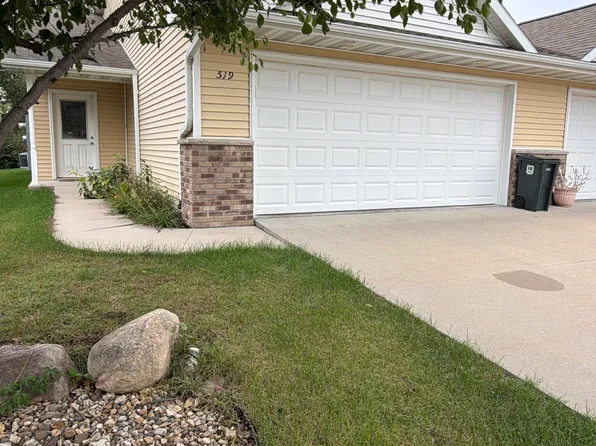 519 Spruce Hills Dr #1, Cedar Falls, IA 50613