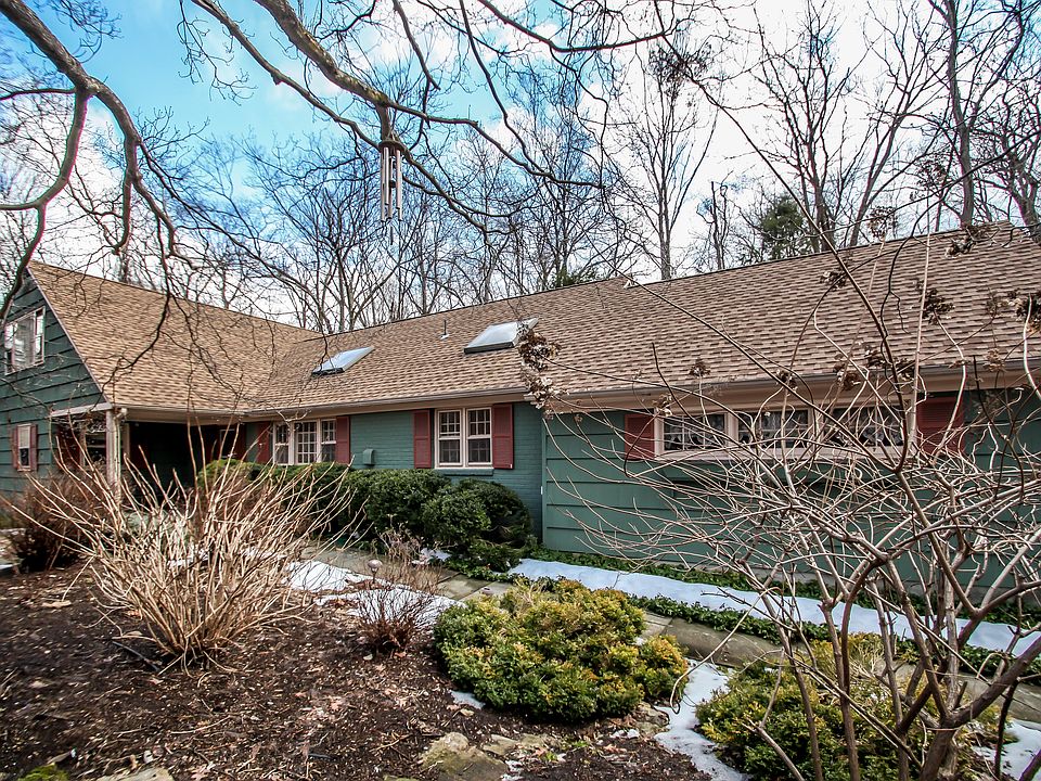 1st image of 80 Lakeside Dr