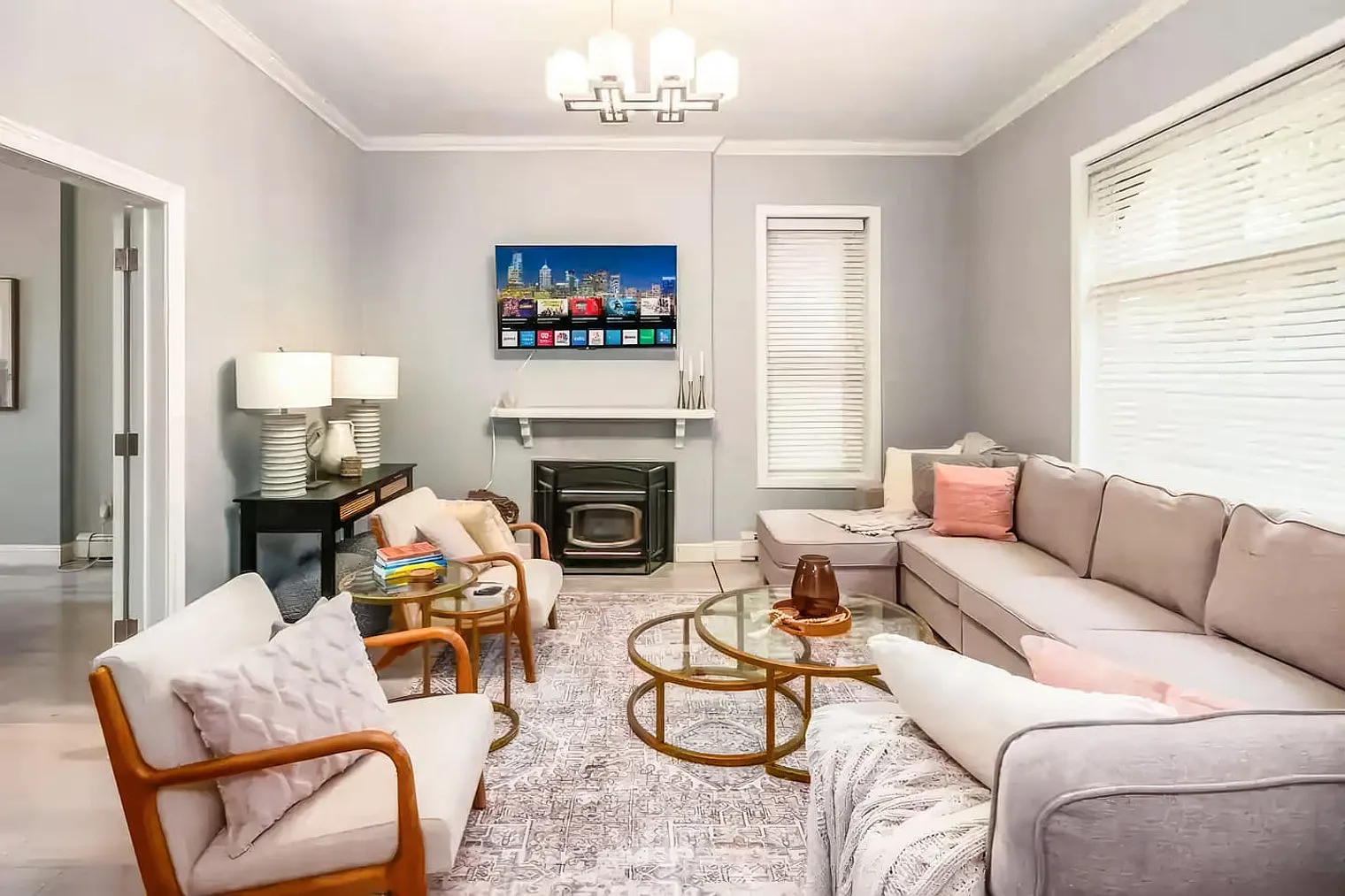 6 bed, 2.0 bath, 3498 sqft, $6,872 — Photo 1