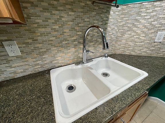 4th image of 228 Cordova St #228