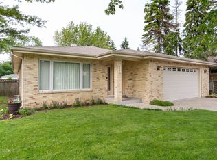 8906 Monroe Ave, Brookfield, IL 60513