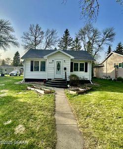 623 E Johnson Ave, Warren, MN, 56762