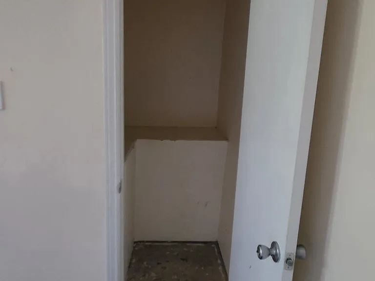 325 1/2 E Main St — Photo 6