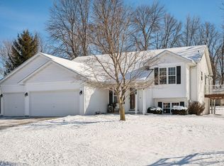 571 Maple Knoll Cir NW, Saint Michael, MN 55376