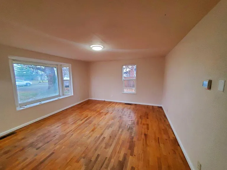 216 Electric Ave — Photo 7