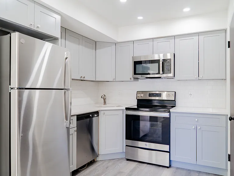 2355 Grove St #9 — Photo 5