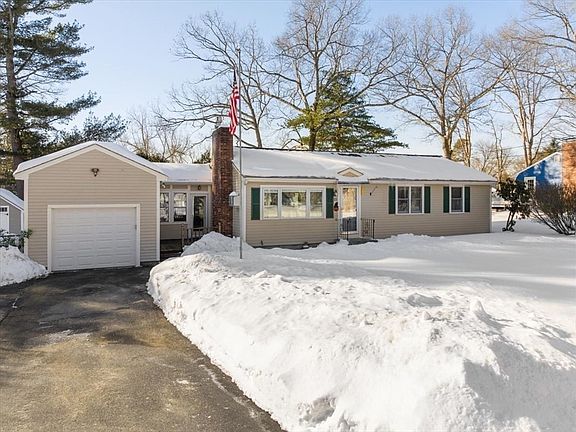 2nd image of 25 Pine Ridge Dr