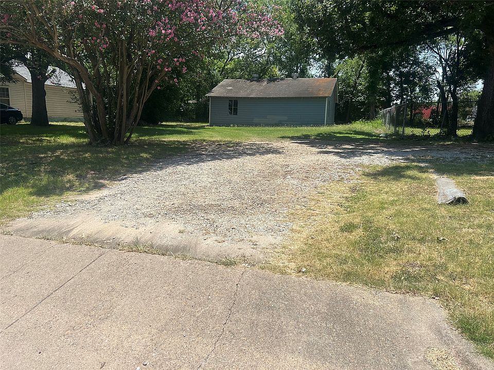 2nd image of 1008 E High St