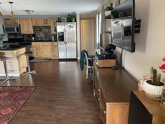 3rd image of 1535 York St APT 201