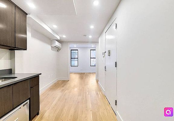 3rd image of 738 E 6th St #2