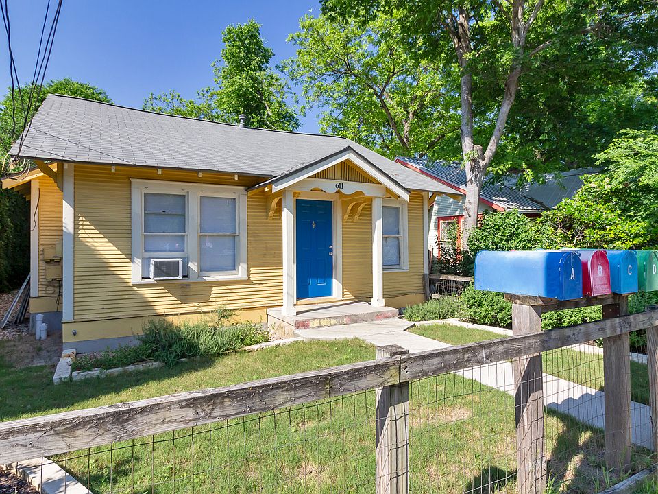 view from street. Each unit has matching mailbox to each front door