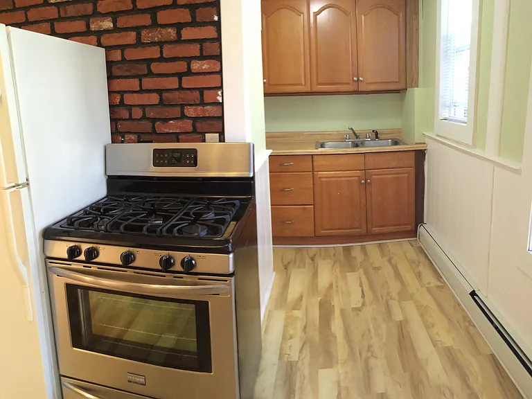 Vinton St — Photo 10