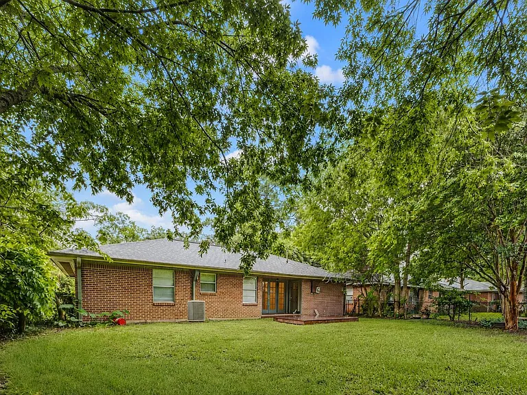 4026 Omeara Dr — Photo 17