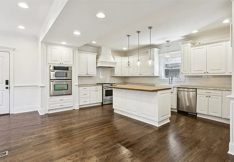 546 Highland Ave NE — Photo 15