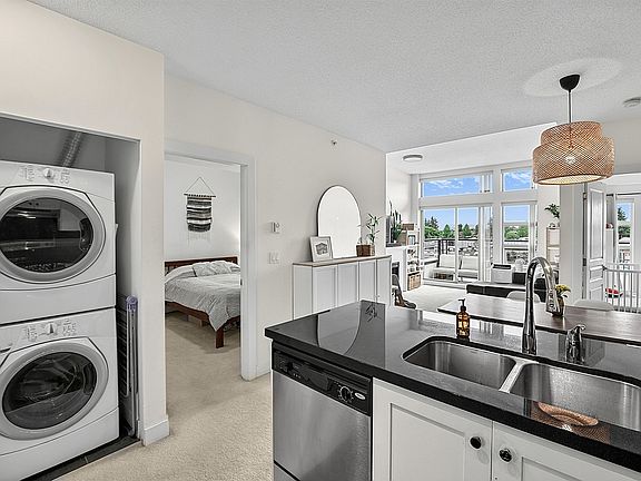 5th image of 4550 Fraser St #417