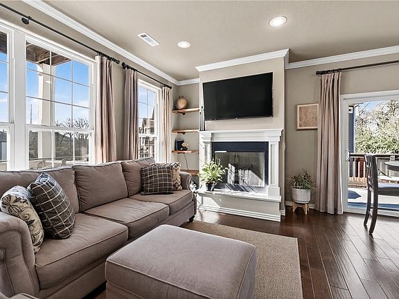 4th image of 3823 W Pawnee Rd