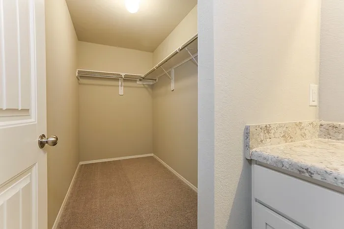 1056 Huntington Dr — Photo 8