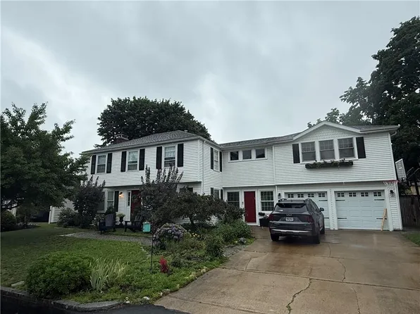 11 Beech Tree Rd E, Rumford, RI 02916